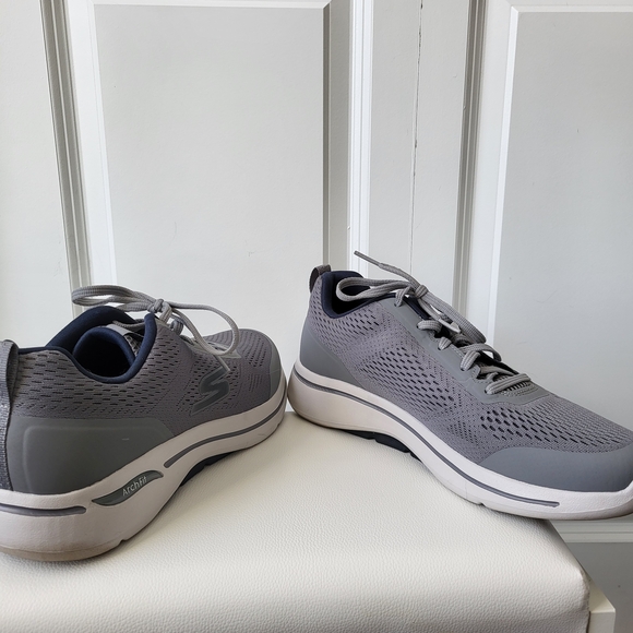 Skechers Men's Gowalk Arch Fit Athletic Walking Shoes - Picture 6 of 12